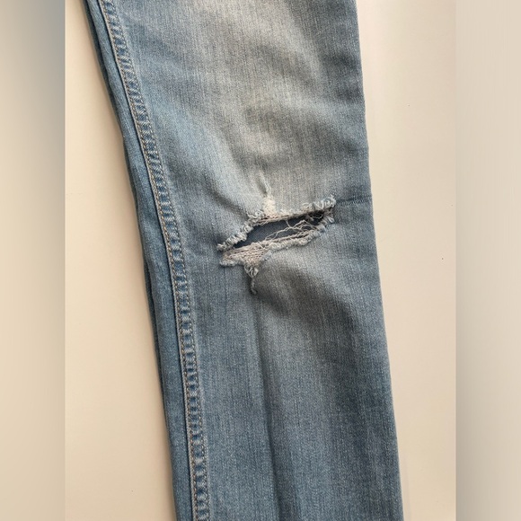 2 pairs of Hollister Jeans - Picture 9 of 13